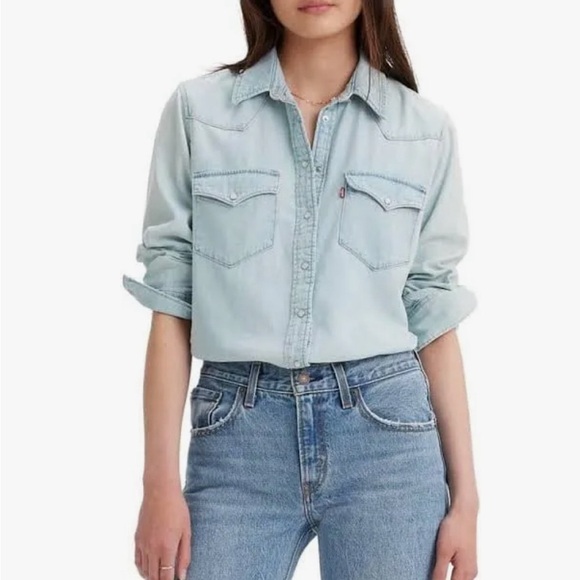 Levi’s women shirt size medium - Picture 2 of 3